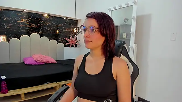 Annyrosee online show from 11/24/25, 08:19