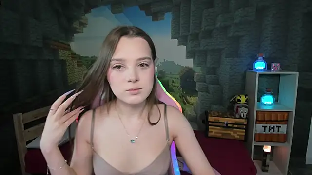 Snapshot of kaisajenner chatting on 11/09/25, 07:34 kaisajenner online show from 11/09/25, 07:34