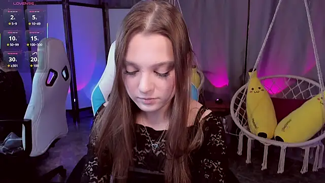 Snapshot of kaisajenner chatting on 11/18/25, 05:17 kaisajenner online show from 11/18/25, 05:17