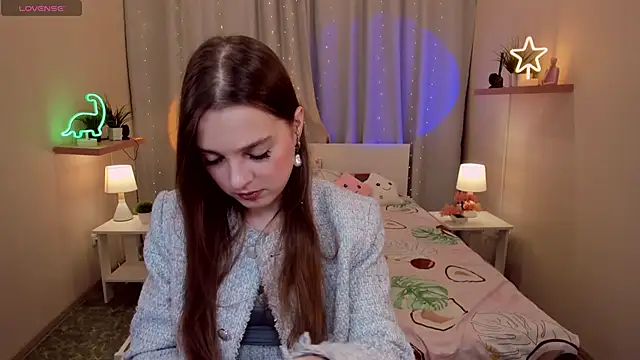 Snapshot of kaisajenner chatting on 11/23/25, 07:13 kaisajenner online show from 11/23/25, 07:13