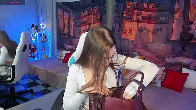 Snapshot of kaisajenner chatting on 12/03/25, 10:41 kaisajenner online show from 12/03/25, 10:41