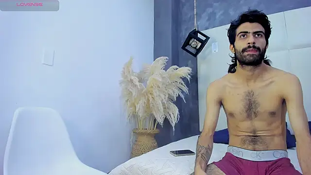 Arah issaa online show from 10/31/25, 10:44