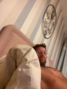 Jamesdeanmcqueen online show from 02/05/25, 11:17