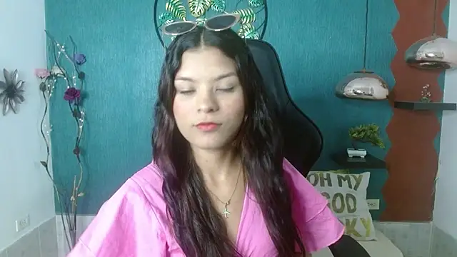 Mia ynocolucci online show from 02/10/25, 11:45