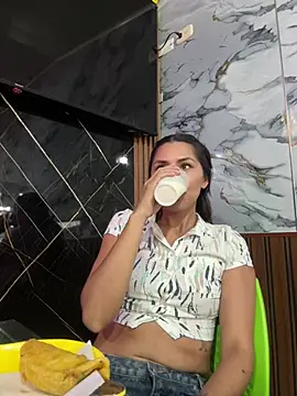 Sofiadelacruz online show from 07/08/26, 10:25