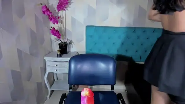 Snapshot of ScarletKray chatting on 10/04/25, 11:03 ScarletKray online show from 10/04/25, 11:03