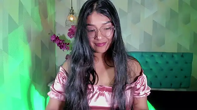 Snapshot of ScarletKray chatting on 10/25/25, 11:21 ScarletKray online show from 10/25/25, 11:21