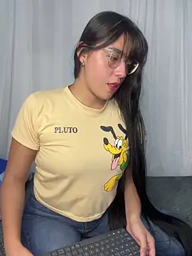 Snapshot of megan_cl chatting on 02/27/25, 01:48 megan cl online show from 02/27/25, 01:48