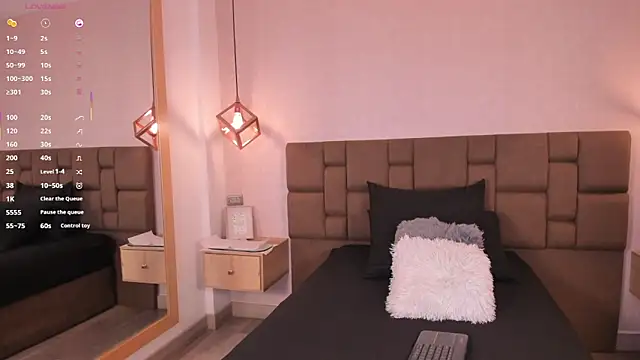 Nikki vega online show from 10/09/25, 04:21