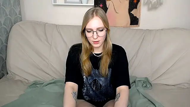 VeronicaAndersen online show from 02/21/25, 06:40