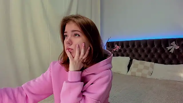 Ella Mayers online show from 02/11/25, 09:25