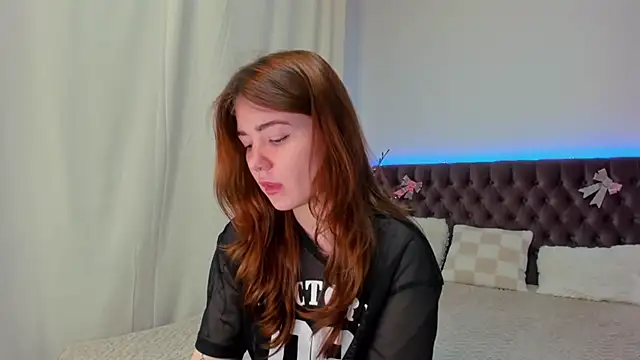 Ella Mayers online show from 03/05/25, 09:37