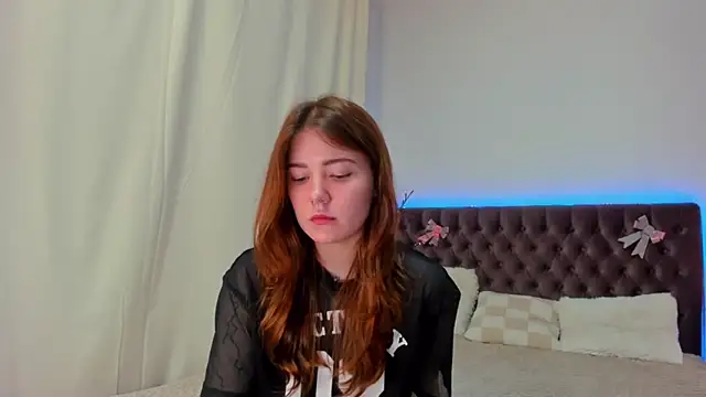 Ella Mayers online show from 03/06/25, 01:05
