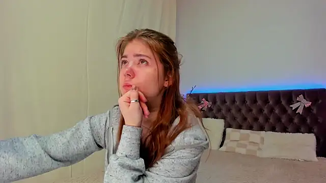 Ella Mayers online show from 03/08/25, 09:40