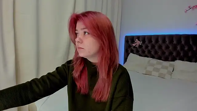 Ella Mayers online show from 09/28/25, 12:21