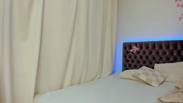 Ella Mayers online show from 10/12/25, 12:26