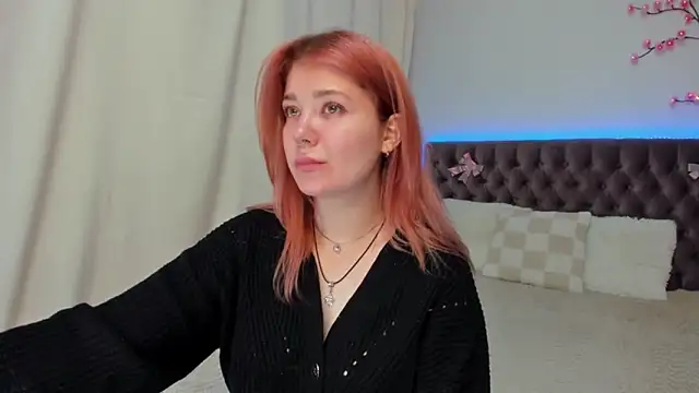 Ella Mayers online show from 10/18/25, 12:28