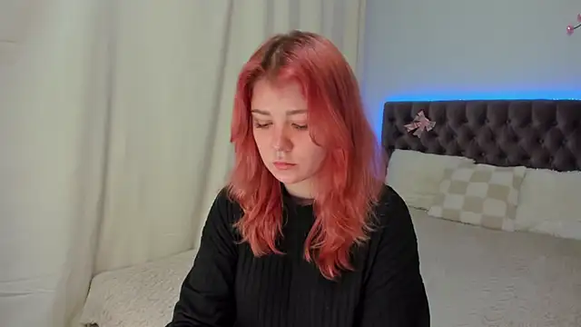 Ella Mayers online show from 10/27/25, 01:26