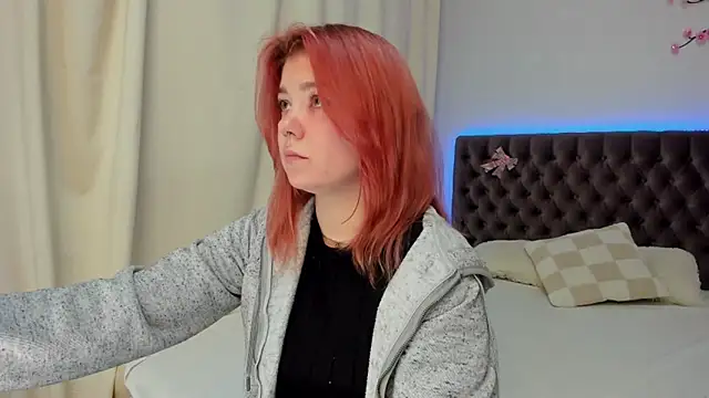 Ella Mayers online show from 10/29/25, 01:24