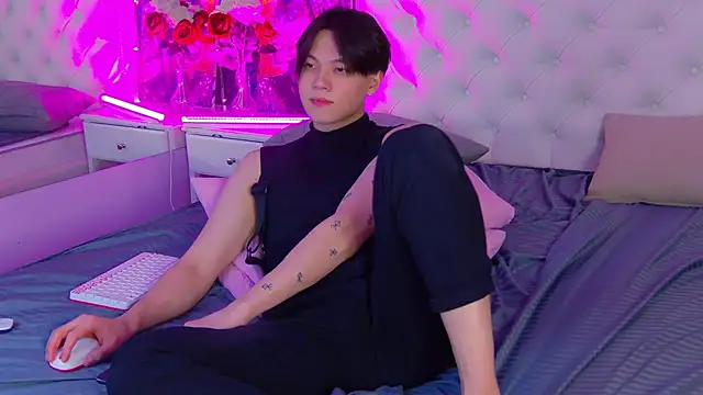 Snapshot of just_gay_ chatting on 03/13/25, 08:11 just gay  online show from 03/13/25, 08:11