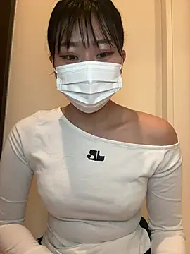 Snapshot of Rara__oo chatting on 02/18/25, 04:15 Rara oo online show from 02/18/25, 04:15