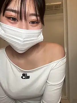 Snapshot of Rara__oo chatting on 02/28/25, 07:15 Rara oo online show from 02/28/25, 07:15