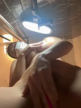 Snapshot of Rara__oo chatting on 03/23/25, 07:20 Rara oo online show from 03/23/25, 07:20