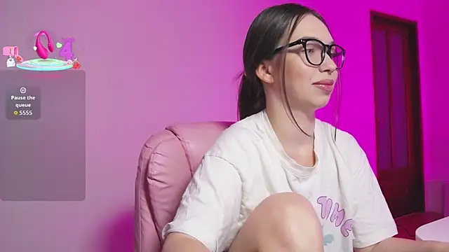 Arianahot777 online show from 06/13/26, 07:45