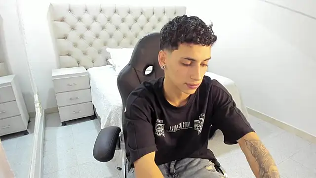 JhoanLeandro online show from 11/06/25, 05:19