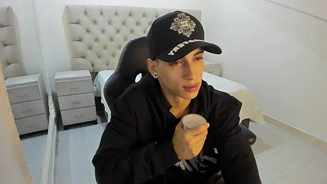 JhoanLeandro online show from 12/01/25, 05:12