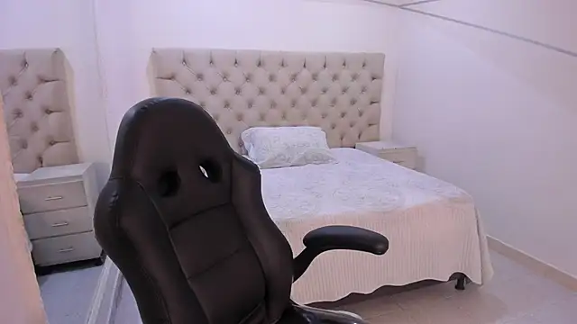 JhoanLeandro online show from 12/04/25, 04:44