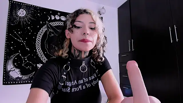 hazellwitch online show from 03/05/25, 04:46