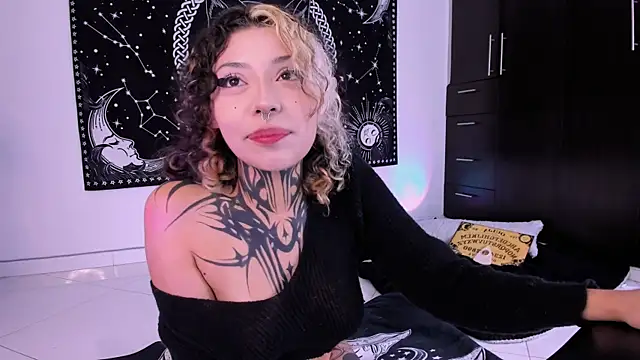 hazellwitch online show from 03/11/25, 01:45