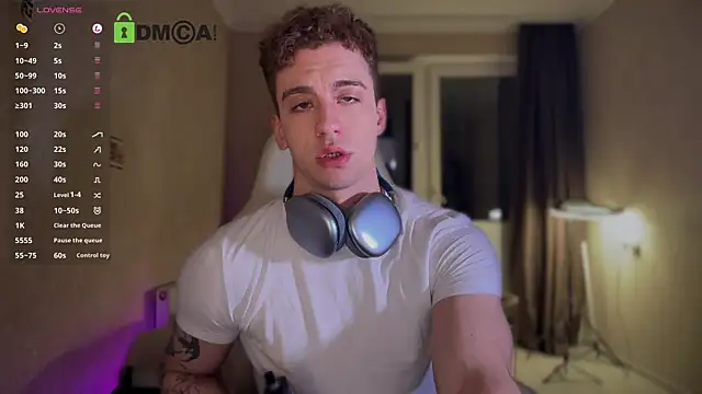 Snapshot of VincentSmith02 chatting on 10/11/25, 08:18 VincentSmith02 online show from 10/11/25, 08:18