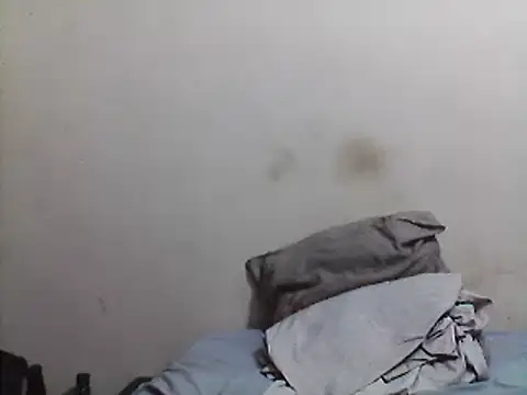 Snapshot of beatle666 chatting on 03/05/25, 05:29 beatle666 online show from 03/05/25, 05:29