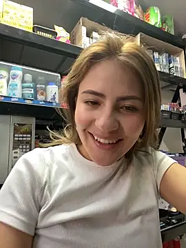Andrea18 blonde online show from 06/05/26, 03:40