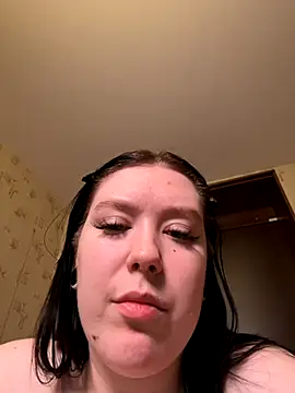 Snapshot of Viesicaa chatting on 12/02/25, 05:13 Viesicaa online show from 12/02/25, 05:13