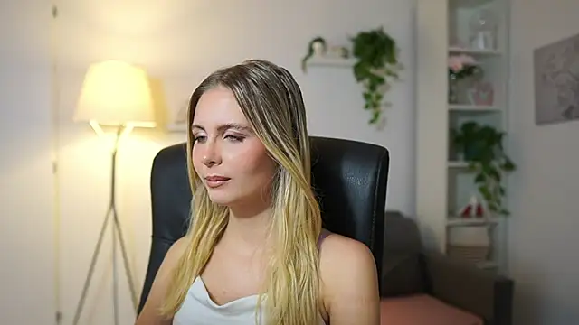 Snapshot of catecrago_ chatting on 09/24/25, 08:28 catecrago online show from 09/24/25, 08:28