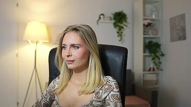 Snapshot of catecrago_ chatting on 10/08/25, 01:20 catecrago online show from 10/08/25, 01:20