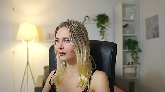 Snapshot of catecrago_ chatting on 11/13/25, 08:57 catecrago online show from 11/13/25, 08:57