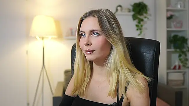 Snapshot of catecrago_ chatting on 11/24/25, 01:55 catecrago online show from 11/24/25, 01:55