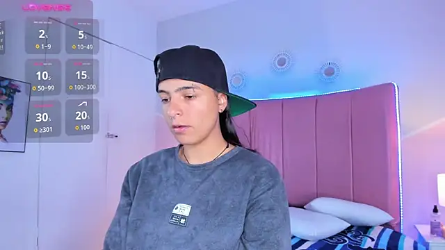 Liiam smith  online show from 10/12/25, 01:21