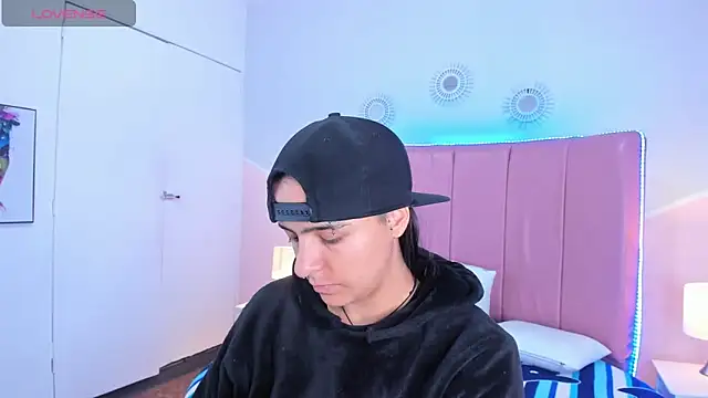 Liiam smith  online show from 10/22/25, 12:27