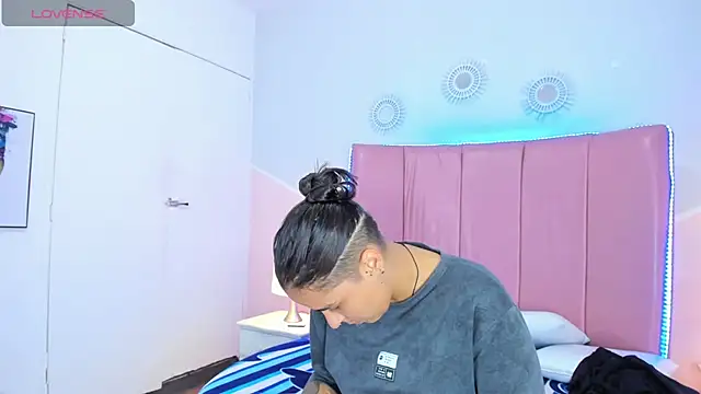 Liiam smith  online show from 11/16/25, 12:55