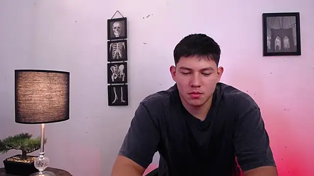 JamesCr  online show from 11/06/25, 02:51