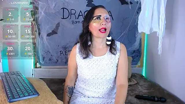 Alexaamoon  online show from 10/19/25, 04:07