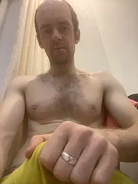 LynnAhNight online show from 10/30/25, 03:19