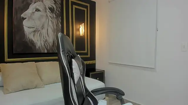 Snapshot of tiffanny_doll_ chatting on 03/12/26, 12:00 tiffanny doll online show from 03/12/26, 12:00