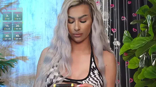 Snapshot of KarlaBart chatting on 11/30/25, 08:24 KarlaBart online show from 11/30/25, 08:24