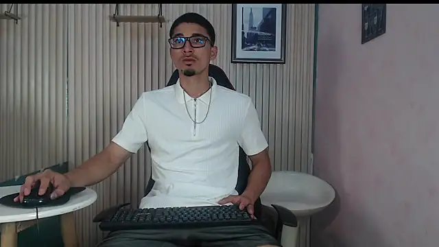 Snapshot of Becker2_ chatting on 12/18/25, 11:55 Becker2 online show from 12/18/25, 11:55